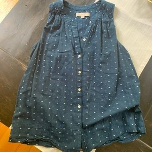 Sleeveless linen shirt